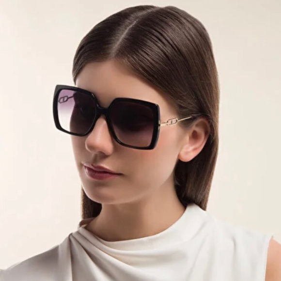 Burberry Accessories - Authentic- 💯- New  Burberry BE4332 Luna Sunglasses for Women